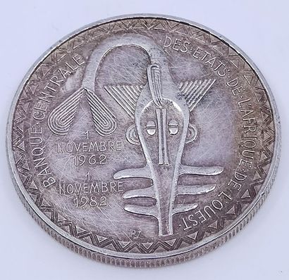 PIECE de cinq mille francs en argent CFA...