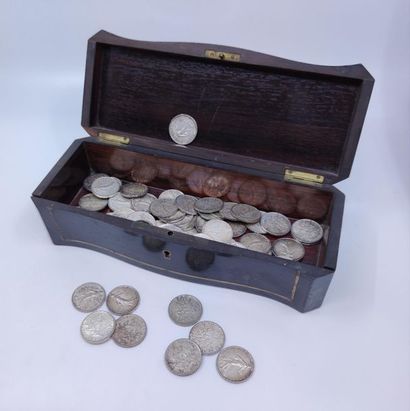 SOIXANTE- UNE pièces en argent cinq francs...