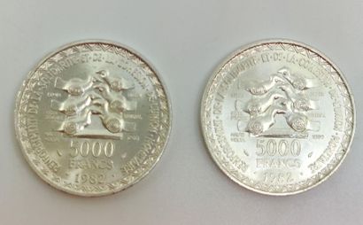 DEUX pièces 5000 francs en argent 1982
poids...