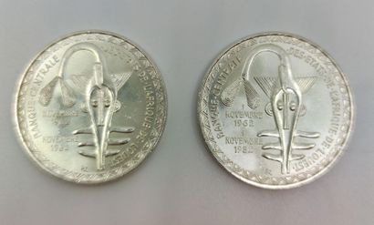DEUX pièces 5000 francs en argent 1982
poids...