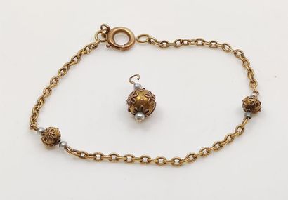 BRACELET en or 750° et perles cassé
Poids...