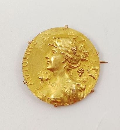 BROCHE en or jaune 750° cassée 
Poids : 5,49...