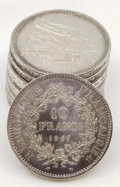 LOT comprenant : 
Une pièce en Argent de...