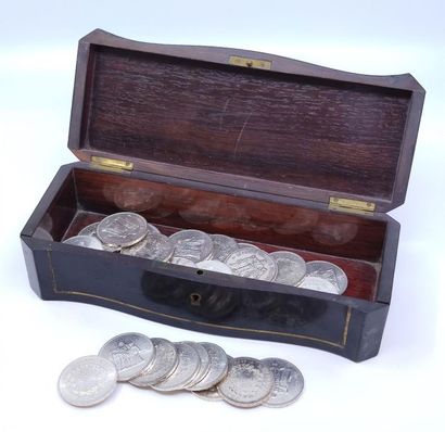 VINGT-QUATRE pièces de cinquante francs Hercule...