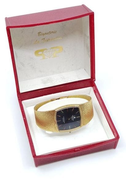 UNIVERSAL GENEVE Golden Shadow
Montre bracelet...