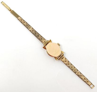 MONTRE bracelet de dame, boîtier en or jaune...