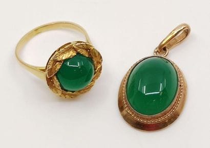BAGUE en or jaune 750 ornée d'une pierre...