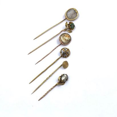 CONTINUOUS six pins 
A 750° yellow gold tie...