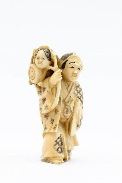 JAPAN
NETSUKE in ivory carved with polychrome...