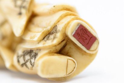JAPAN
NETSUKE in ivory carved with polychrome...