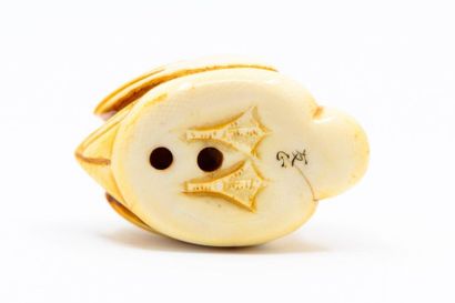 JAPAN 
NETSUKE in carved ivory representing...