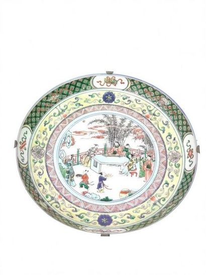CHINA - 19th century
Porcelain dish with...