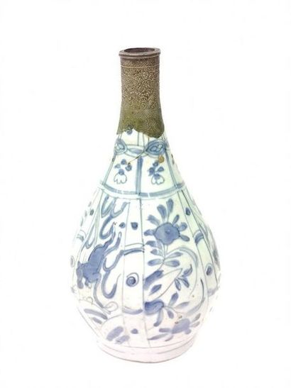 CHINA - WANLI PERIOD (1573-1620)
Piriform...