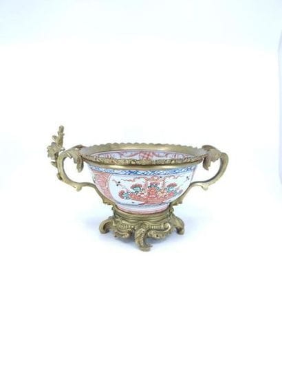 CUP IN PORCELAIN polychrome IMARI, frame...