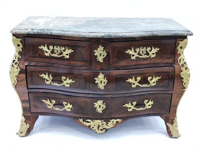 BEAUTIFUL COMMODE tomb curved on three sides...