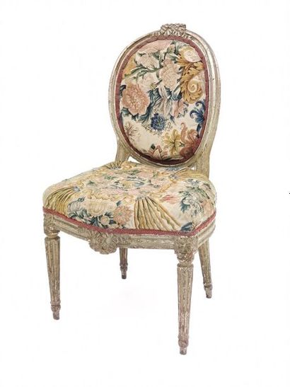Medallion chair in moulded and painted beech,...