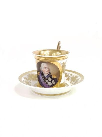 Paris
Tasse et sa soucoupe, à décor polychrome...