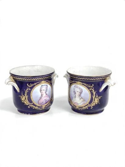 SEVRES 
Paire de rafraichissoirs en faïence...