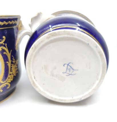 SEVRES 
Paire de rafraichissoirs en faïence...