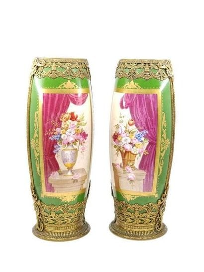 M. IMP LE DE SEVRES 
Paire de vases rouleau...