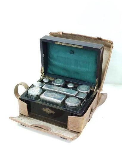 COFFRET de VOYAGE rectangulaire en placage...