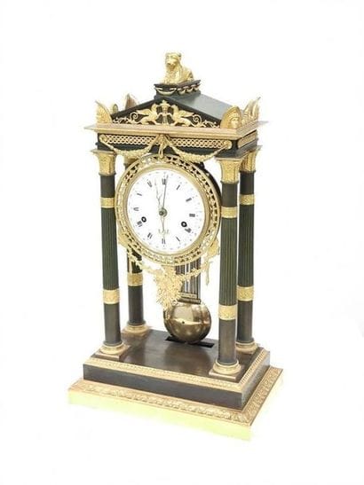 LEPAUTE Horloger Paris
Pendule portique reposant...