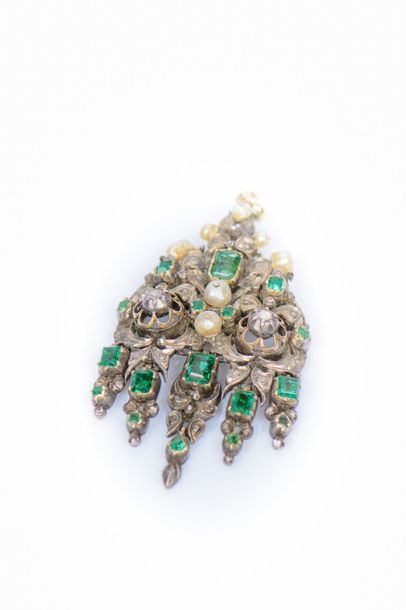 IMPORTANT gold and silver girandole pendant...