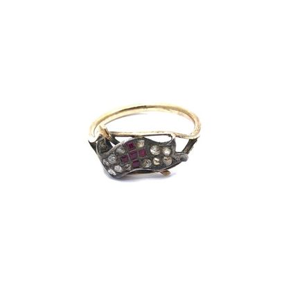 750° gold and silver ring decorated with...