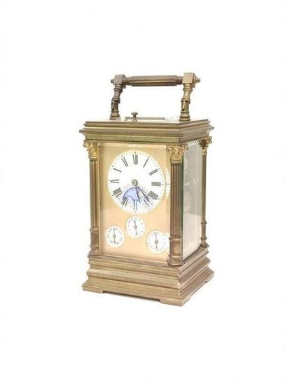 PENDULE d'Officier en bronze reposant sur...