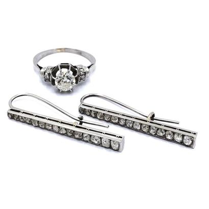 Pair of 750° white gold earrings decorated...