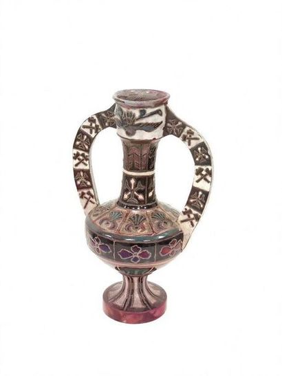 DES ZUMBO
Antique ceramic vase with iridescent...