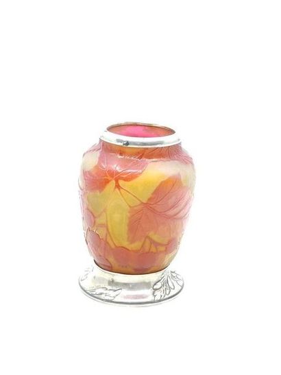 GALLERY
Small bulging vase in multilayer...