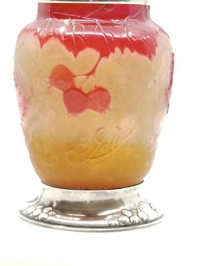 GALLERY
Small bulging vase in multilayer...