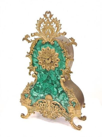 SURPRENANT HANGING HANGER in gilt bronze...