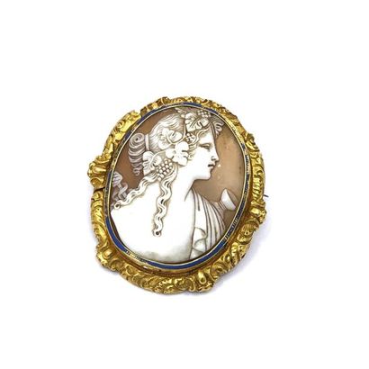 IMPORTANT 750° yellow gold brooch decorated...
