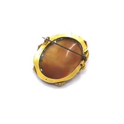 IMPORTANT 750° yellow gold brooch decorated...