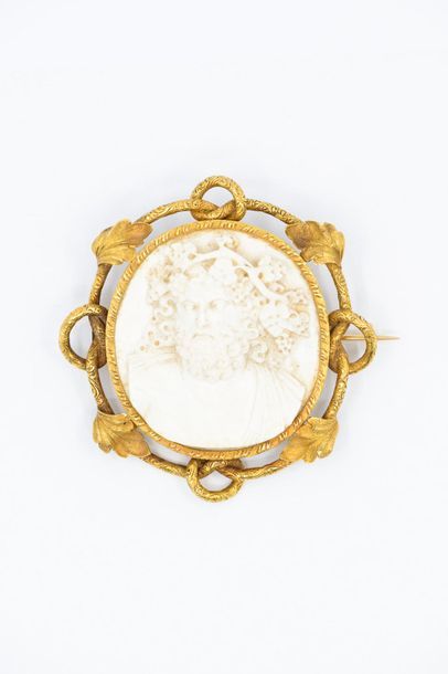 IMPORTANT SPINDLE in 750° yellow gold decorated...