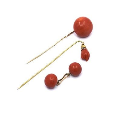 LOT comprising:
Two tie pins in 750° yellow...