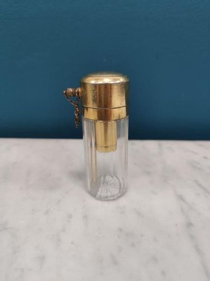 Perfume BOTTLE in crystal and gold metal
Work...
