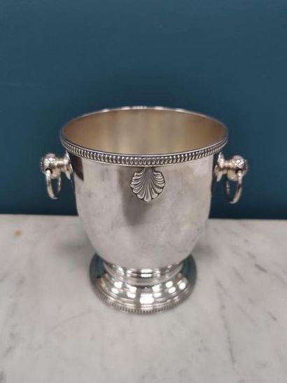 Ice bucket in silver plated metal on pedestal...