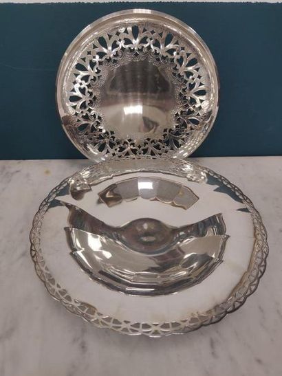 COMPOTIER on silver plated metal stand, openwork...