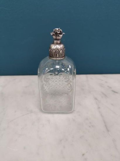 Glass BOTTLE engraved with plant motifs
Silver...
