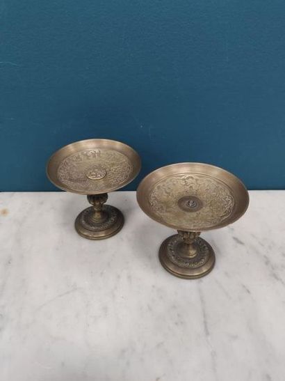 PAIR OF PRESENTERS circular gilt bronze 
on...