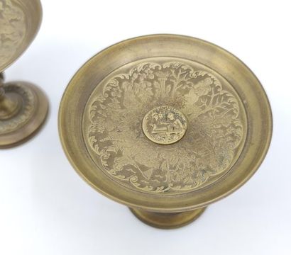 PAIR OF PRESENTERS circular gilt bronze 
on...