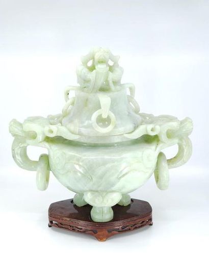 Perfume burner in carved green hard stone,...