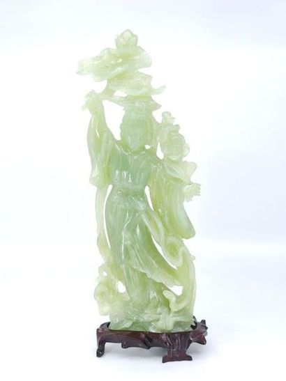 Sculpture in green hard stone of a Geisha...