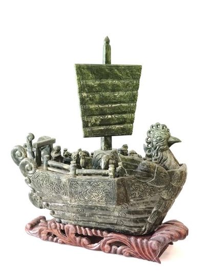 Important sculpture in green stone representing...