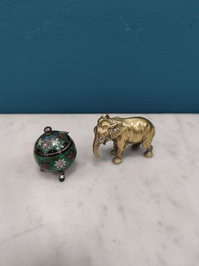 SMALL gilded bronze representing an elephant
Dim...