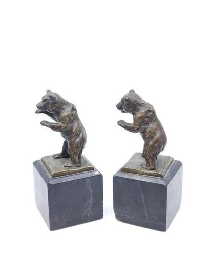PAIRE d'ours au combat en bronze sur socle...