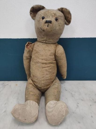 Teddy bear, glass eyes, movable arms and...